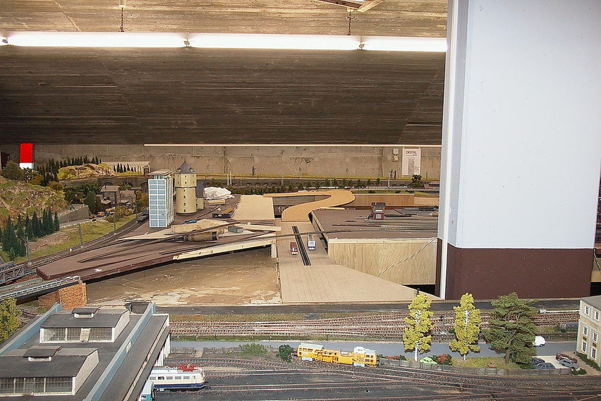 Dampflok BW im Jahr 2003
In der Zwischenzeit ist eine Unterführung eingebaut worden
Keywords: Dampflok BW; 2003