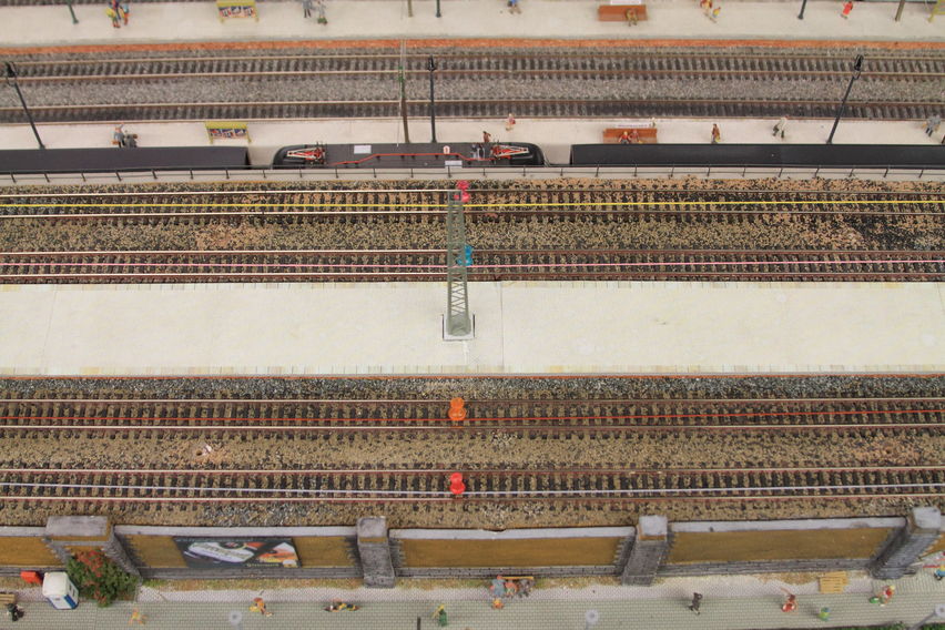 Die Turmmasten werden im Bahnsteig eingelassen.
Keywords: 2013;Oberleitung;Posthausen Nord