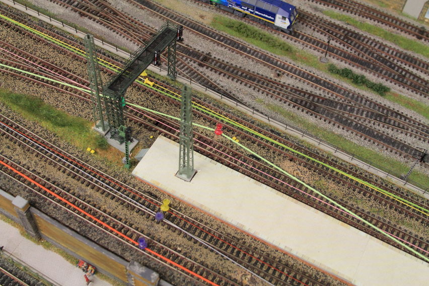 Die Turmmasten werden im Bahnsteig eingelassen.
Keywords: 2013;Oberleitung;Posthausen Nord