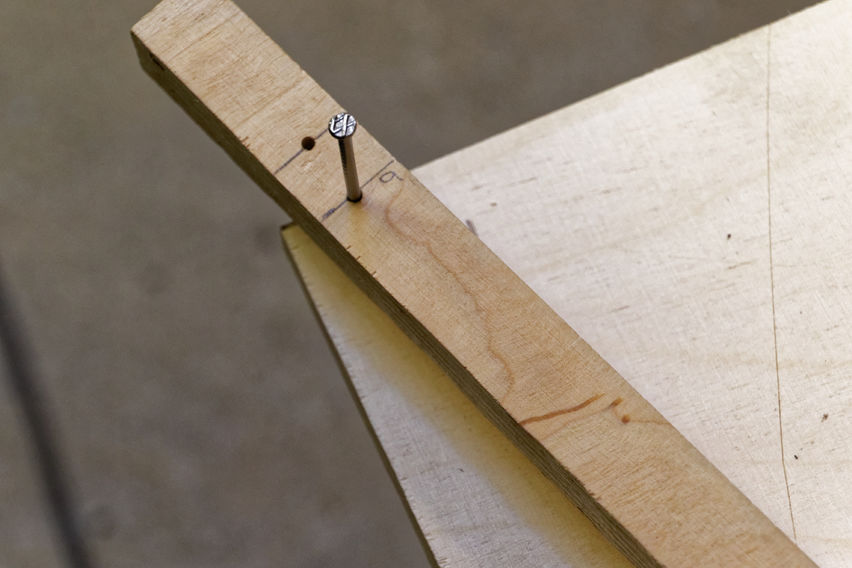 Kehren und Wendeln
Die Bohrung für den Nagel beträgt 2,3mm. Diese Bohrung habe ich auch in die untere Platte gebohrt
Keywords: Klosterfeldt;Kehren;Wendeln;Holz