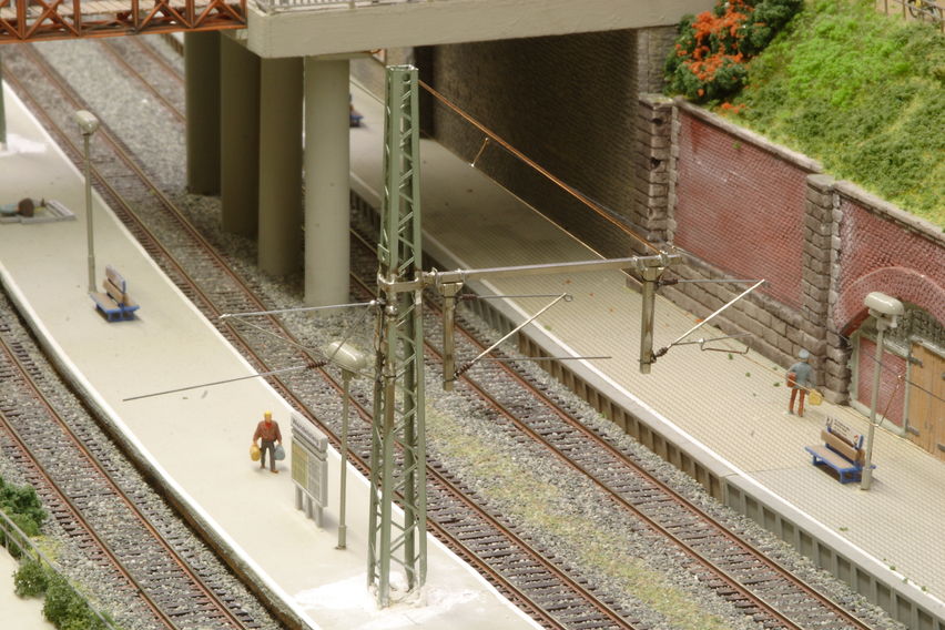 Wendelsteig im Jahr 2009
Die Oberleitungsmasten nehmen nun auch Gestalt an und die erste Fahrleitung ist auch angelötet.
Keywords: Wendelsteig;2009